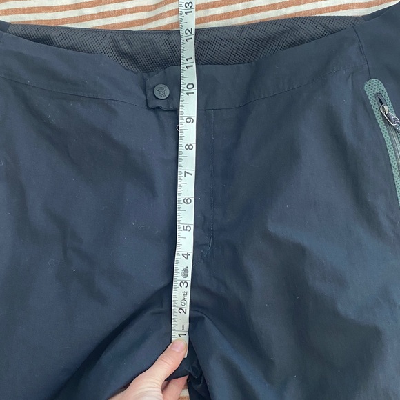 Mountain Hardwear snow pants conduit black nylon womens MEDIUM - Picture 14 of 16